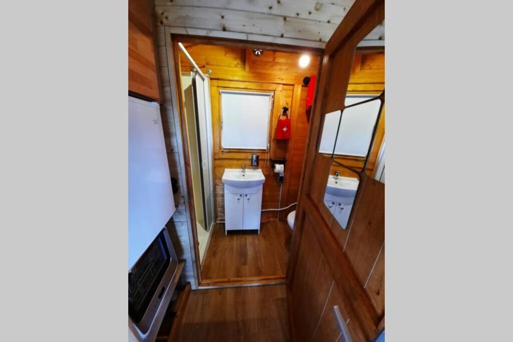 Autarkes Tiny House Mit Rheinblick Apartment Rumikon Bagian luar foto